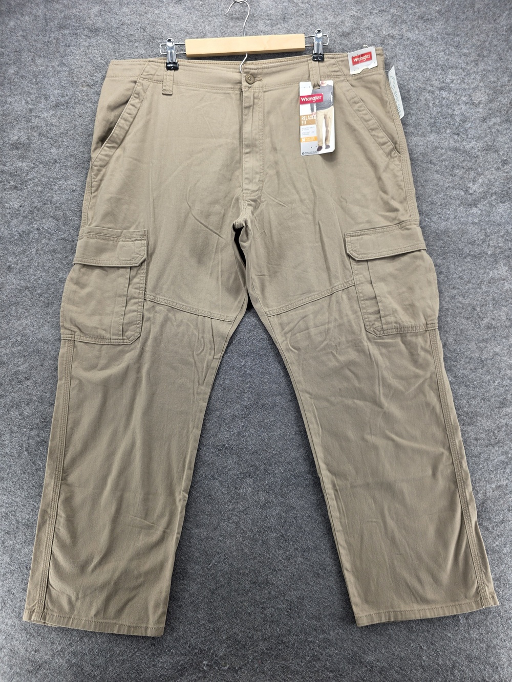 Wrangler Cargo Pants Mens 40x30 Khaki Relaxed Fit Flex Comfort Epic Soft New